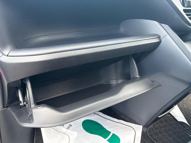 Ｘ　衝突軽減　レーンキープ　片側電動　ナビ　Ｂカメラ　ＥＴＣ　Ｉストップ　ＬＥＤヘッドライト　キーレス　禁煙車　記録簿　３列　フルフラット　ＡＢＳ　オートハイビーム　オートライト　電格ミラー