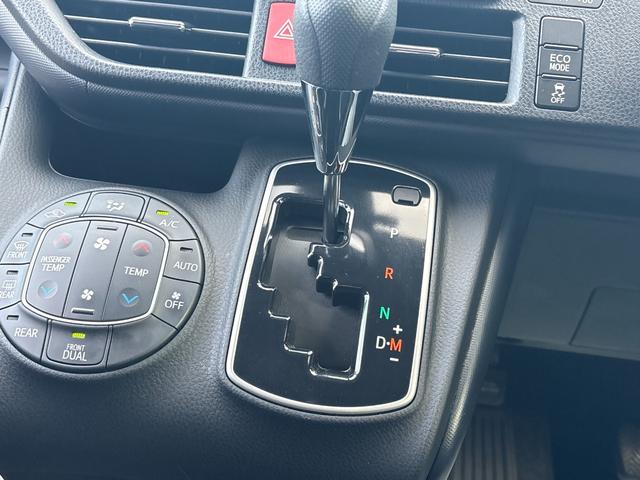 Ｘ　衝突軽減　レーンキープ　片側電動　ナビ　Ｂカメラ　ＥＴＣ　Ｉストップ　ＬＥＤヘッドライト　キーレス　禁煙車　記録簿　３列　フルフラット　ＡＢＳ　オートハイビーム　オートライト　電格ミラー