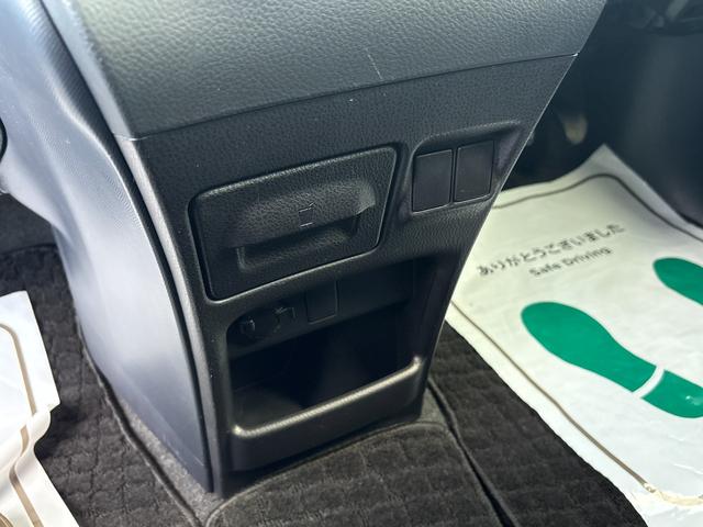 Ｘ　衝突軽減　レーンキープ　片側電動　ナビ　Ｂカメラ　ＥＴＣ　Ｉストップ　ＬＥＤヘッドライト　キーレス　禁煙車　記録簿　３列　フルフラット　ＡＢＳ　オートハイビーム　オートライト　電格ミラー