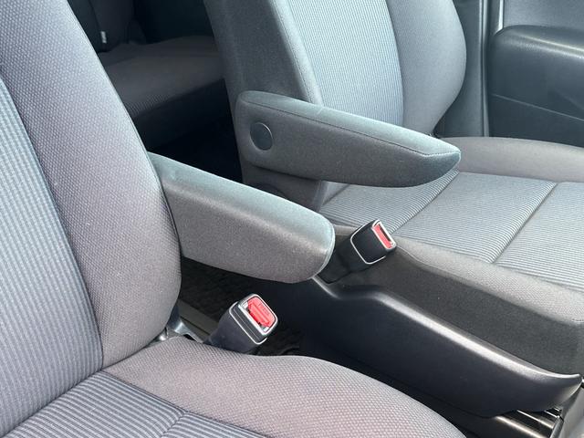 Ｘ　衝突軽減　レーンキープ　片側電動　ナビ　Ｂカメラ　ＥＴＣ　Ｉストップ　ＬＥＤヘッドライト　キーレス　禁煙車　記録簿　３列　フルフラット　ＡＢＳ　オートハイビーム　オートライト　電格ミラー