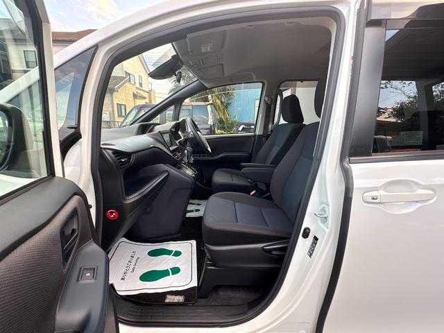 Ｘ　衝突軽減　レーンキープ　片側電動　ナビ　Ｂカメラ　ＥＴＣ　Ｉストップ　ＬＥＤヘッドライト　キーレス　禁煙車　記録簿　３列　フルフラット　ＡＢＳ　オートハイビーム　オートライト　電格ミラー