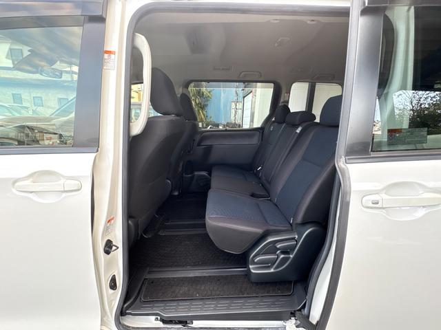 Ｘ　衝突軽減　レーンキープ　片側電動　ナビ　Ｂカメラ　ＥＴＣ　Ｉストップ　ＬＥＤヘッドライト　キーレス　禁煙車　記録簿　３列　フルフラット　ＡＢＳ　オートハイビーム　オートライト　電格ミラー