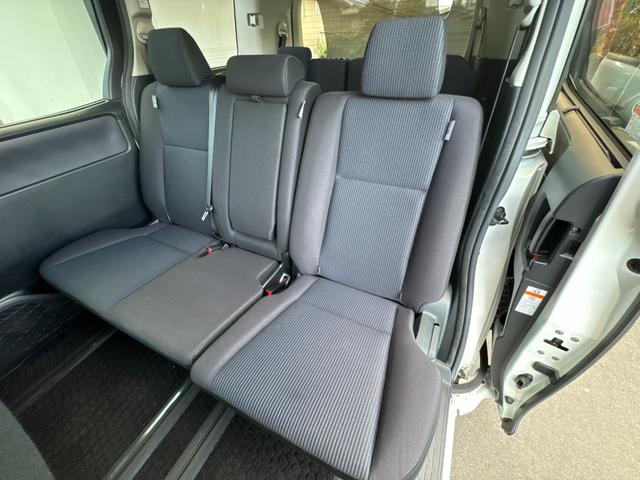 Ｘ　衝突軽減　レーンキープ　片側電動　ナビ　Ｂカメラ　ＥＴＣ　Ｉストップ　ＬＥＤヘッドライト　キーレス　禁煙車　記録簿　３列　フルフラット　ＡＢＳ　オートハイビーム　オートライト　電格ミラー