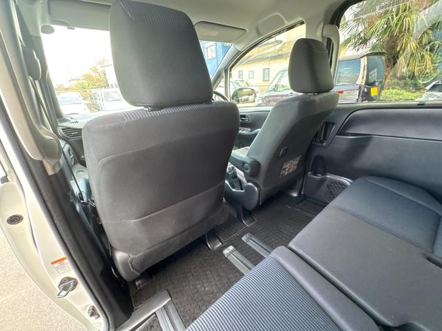 Ｘ　衝突軽減　レーンキープ　片側電動　ナビ　Ｂカメラ　ＥＴＣ　Ｉストップ　ＬＥＤヘッドライト　キーレス　禁煙車　記録簿　３列　フルフラット　ＡＢＳ　オートハイビーム　オートライト　電格ミラー