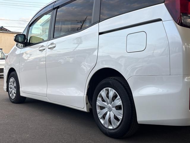 Ｘ　衝突軽減　レーンキープ　片側電動　ナビ　Ｂカメラ　ＥＴＣ　Ｉストップ　ＬＥＤヘッドライト　キーレス　禁煙車　記録簿　３列　フルフラット　ＡＢＳ　オートハイビーム　オートライト　電格ミラー