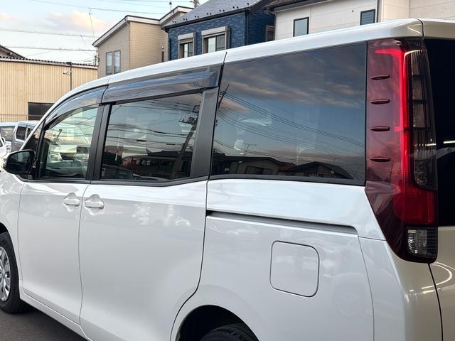 Ｘ　衝突軽減　レーンキープ　片側電動　ナビ　Ｂカメラ　ＥＴＣ　Ｉストップ　ＬＥＤヘッドライト　キーレス　禁煙車　記録簿　３列　フルフラット　ＡＢＳ　オートハイビーム　オートライト　電格ミラー