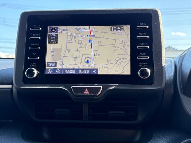 ヤリス Ｘ　４ＷＤ　衝突軽減　レーンキープ　障害物センサー　アダプティブクルーズ　ナビ　Ｂカメラ　Ｂｌｕｅｔｏｏｔｈオーディオ　ＥＴＣ　スマキー　禁煙車　フルフラット　ＡＢＳ　オートハイビーム　オートライト（4枚目）