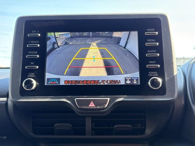 ヤリス Ｘ　４ＷＤ　衝突軽減　レーンキープ　障害物センサー　アダプティブクルーズ　ナビ　Ｂカメラ　Ｂｌｕｅｔｏｏｔｈオーディオ　ＥＴＣ　スマキー　禁煙車　フルフラット　ＡＢＳ　オートハイビーム　オートライト（6枚目）
