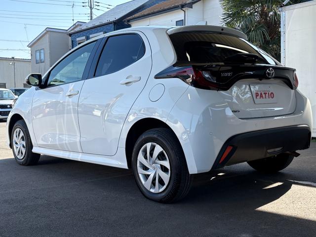 ヤリス Ｘ　４ＷＤ　衝突軽減　レーンキープ　障害物センサー　アダプティブクルーズ　ナビ　Ｂカメラ　Ｂｌｕｅｔｏｏｔｈオーディオ　ＥＴＣ　スマキー　禁煙車　フルフラット　ＡＢＳ　オートハイビーム　オートライト（23枚目）