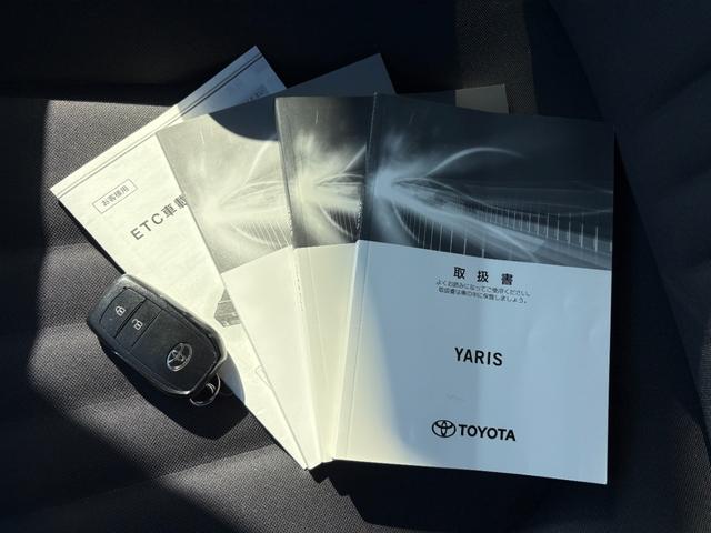 ヤリス Ｘ　４ＷＤ　衝突軽減　レーンキープ　障害物センサー　アダプティブクルーズ　ナビ　Ｂカメラ　Ｂｌｕｅｔｏｏｔｈオーディオ　ＥＴＣ　スマキー　禁煙車　フルフラット　ＡＢＳ　オートハイビーム　オートライト（24枚目）