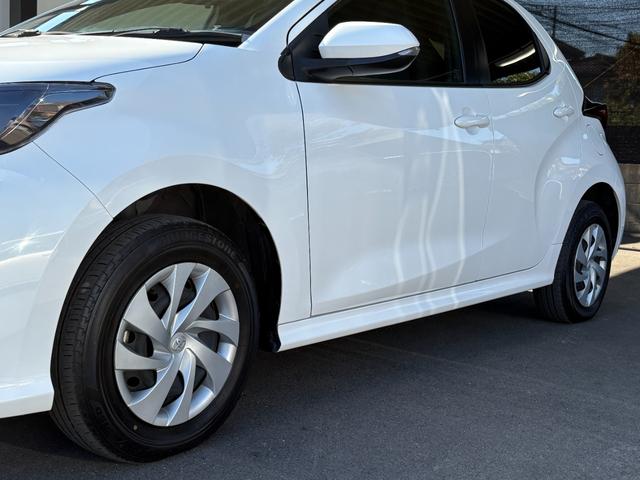 ヤリス Ｘ　４ＷＤ　衝突軽減　レーンキープ　障害物センサー　アダプティブクルーズ　ナビ　Ｂカメラ　Ｂｌｕｅｔｏｏｔｈオーディオ　ＥＴＣ　スマキー　禁煙車　フルフラット　ＡＢＳ　オートハイビーム　オートライト（26枚目）