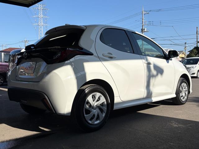 ヤリス Ｘ　４ＷＤ　衝突軽減　レーンキープ　障害物センサー　アダプティブクルーズ　ナビ　Ｂカメラ　Ｂｌｕｅｔｏｏｔｈオーディオ　ＥＴＣ　スマキー　禁煙車　フルフラット　ＡＢＳ　オートハイビーム　オートライト（52枚目）