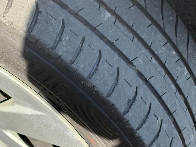 アクア Ｌ　障害物センサー　キーレス　記録簿　ＡＢＳ　電格ミラー　ＣＤ　運転席エアバッグ　助手席エアバッグ　エアコン　パワーウィンドウ　パワーステアリング（12枚目）