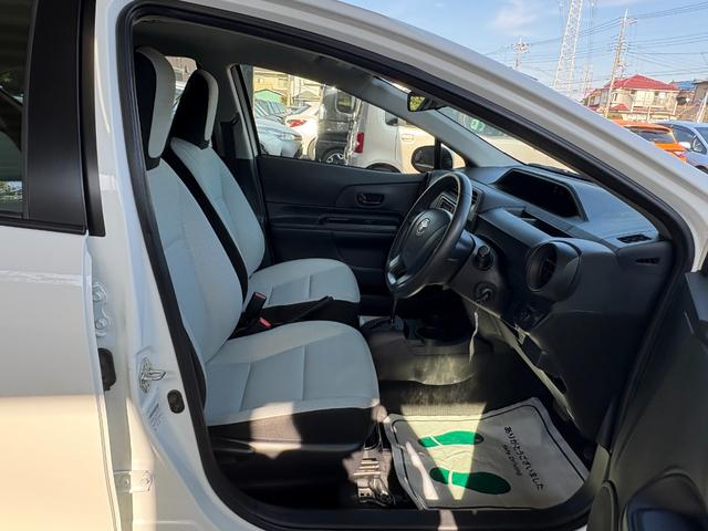 アクア Ｌ　障害物センサー　キーレス　記録簿　ＡＢＳ　電格ミラー　ＣＤ　運転席エアバッグ　助手席エアバッグ　エアコン　パワーウィンドウ　パワーステアリング（15枚目）