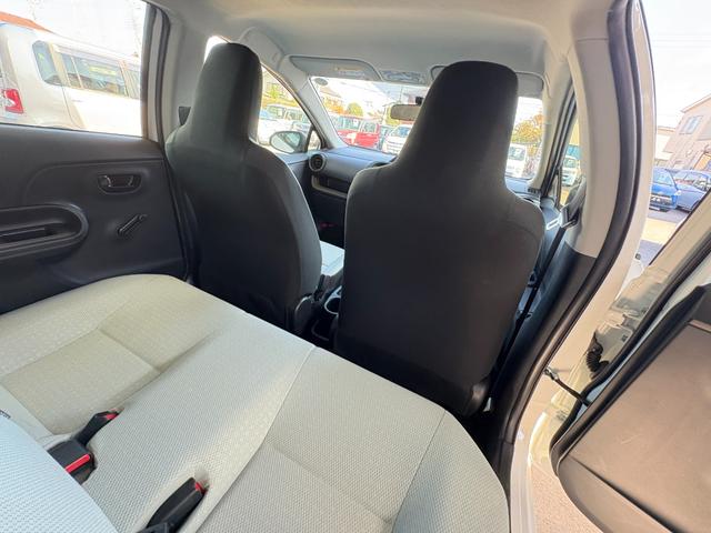 アクア Ｌ　障害物センサー　キーレス　記録簿　ＡＢＳ　電格ミラー　ＣＤ　運転席エアバッグ　助手席エアバッグ　エアコン　パワーウィンドウ　パワーステアリング（16枚目）