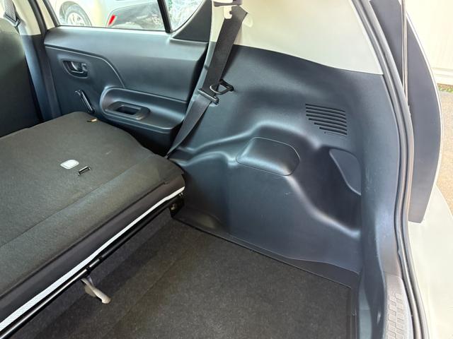 アクア Ｌ　障害物センサー　キーレス　記録簿　ＡＢＳ　電格ミラー　ＣＤ　運転席エアバッグ　助手席エアバッグ　エアコン　パワーウィンドウ　パワーステアリング（18枚目）