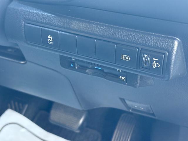 カローラツーリング ハイブリッド　Ｓ　４ＷＤ　衝突軽減　レーンキープ　障害物センサー　アダプティブクルーズ　ナビ　Ｂカメラ　Ｂｌｕｅｔｏｏｔｈオーディオ　ＥＴＣ　ＬＥＤヘッドライト　１６インチＡＷ　スマキー　フルフラット　ＡＢＳ（9枚目）