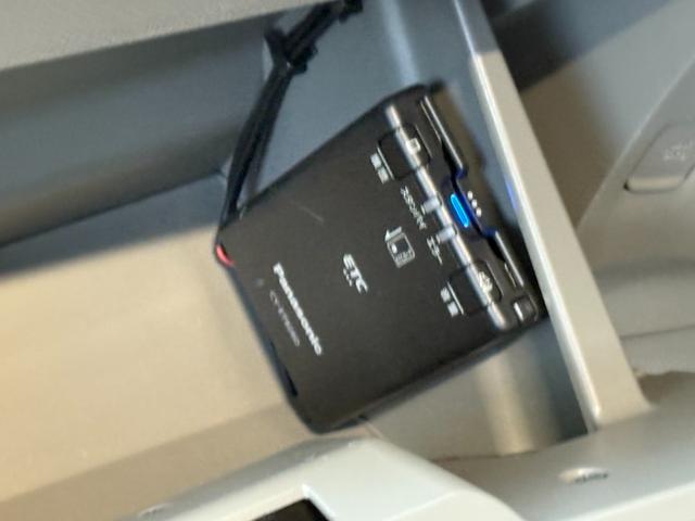 ピクシスエポック Ｇ　ＳＡ　衝突軽減　ナビ　フルセグ　Ｂカメラ　Ｂｌｕｅｔｏｏｔｈオーディオ　ＥＴＣ　Ｉストップ　ＬＥＤヘッドライト　１４インチＡＷ　スマキー　禁煙車　記録簿　フルフラット　ＡＢＳ　電格ミラー　ＣＤ　ＤＶＤ再生（6枚目）