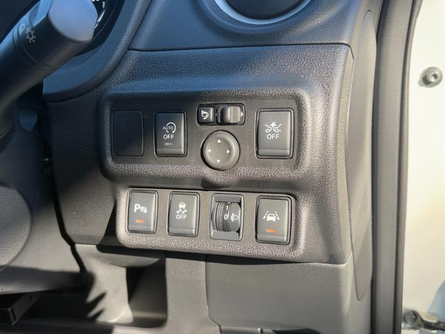 ノート Ｘ　衝突軽減　レーンキープ　障害物センサー　ナビ　ワンセグ　Ｂカメラ　Ｂｌｕｅｔｏｏｔｈオーディオ　ＥＴＣ　Ｉストップ　スマキー　禁煙車　ＡＢＳ　オートライト　電格ミラー　運転席エアバッグ（11枚目）