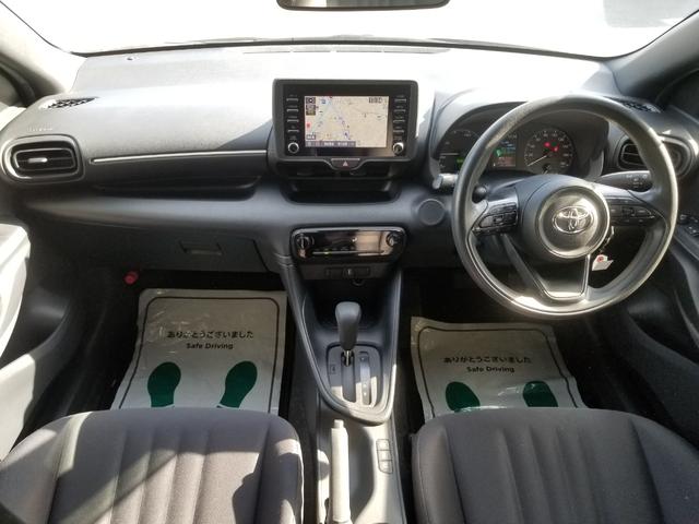 ヤリス ハイブリッドＸ　衝突軽減　レーンキープ　障害物センサー　アダプティブクルーズ　ナビ　Ｂｌｕｅｔｏｏｔｈオーディオ　ＥＴＣ　キーレス　禁煙車　ＡＢＳ　オートハイビーム　オートライト　電格ミラー　運転席エアバッグ（3枚目）