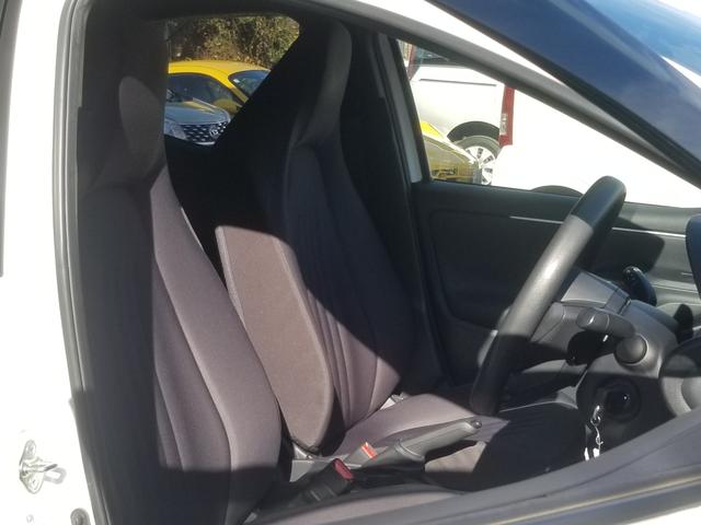 ヤリス ハイブリッドＸ　衝突軽減　レーンキープ　障害物センサー　アダプティブクルーズ　ナビ　Ｂｌｕｅｔｏｏｔｈオーディオ　ＥＴＣ　キーレス　禁煙車　ＡＢＳ　オートハイビーム　オートライト　電格ミラー　運転席エアバッグ（8枚目）