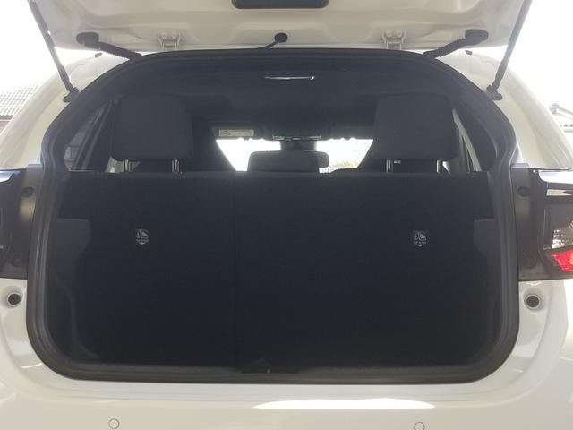 ヤリス ハイブリッドＸ　衝突軽減　レーンキープ　障害物センサー　アダプティブクルーズ　ナビ　Ｂｌｕｅｔｏｏｔｈオーディオ　ＥＴＣ　キーレス　禁煙車　ＡＢＳ　オートハイビーム　オートライト　電格ミラー　運転席エアバッグ（10枚目）