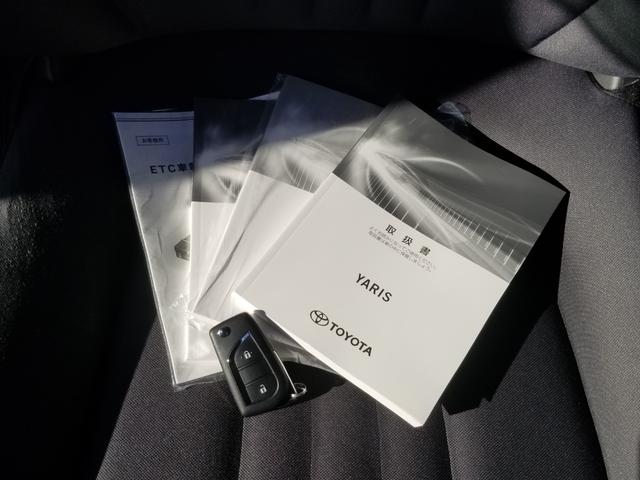 ヤリス ハイブリッドＸ　衝突軽減　レーンキープ　障害物センサー　アダプティブクルーズ　ナビ　Ｂｌｕｅｔｏｏｔｈオーディオ　ＥＴＣ　キーレス　禁煙車　ＡＢＳ　オートハイビーム　オートライト　電格ミラー　運転席エアバッグ（17枚目）