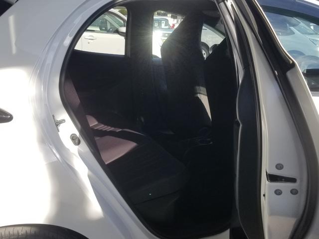 ヤリス ハイブリッドＸ　衝突軽減　レーンキープ　障害物センサー　アダプティブクルーズ　ナビ　Ｂｌｕｅｔｏｏｔｈオーディオ　ＥＴＣ　キーレス　禁煙車　ＡＢＳ　オートハイビーム　オートライト　電格ミラー　運転席エアバッグ（25枚目）