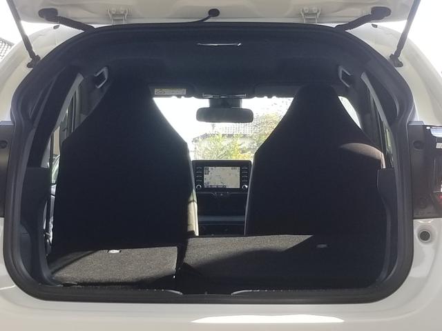 ヤリス ハイブリッドＸ　衝突軽減　レーンキープ　障害物センサー　アダプティブクルーズ　ナビ　Ｂｌｕｅｔｏｏｔｈオーディオ　ＥＴＣ　キーレス　禁煙車　ＡＢＳ　オートハイビーム　オートライト　電格ミラー　運転席エアバッグ（28枚目）