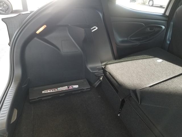 ヤリス ハイブリッドＸ　衝突軽減　レーンキープ　障害物センサー　アダプティブクルーズ　ナビ　Ｂｌｕｅｔｏｏｔｈオーディオ　ＥＴＣ　キーレス　禁煙車　ＡＢＳ　オートハイビーム　オートライト　電格ミラー　運転席エアバッグ（31枚目）