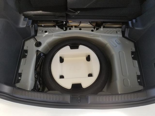 ヤリス ハイブリッドＸ　衝突軽減　レーンキープ　障害物センサー　アダプティブクルーズ　ナビ　Ｂｌｕｅｔｏｏｔｈオーディオ　ＥＴＣ　キーレス　禁煙車　ＡＢＳ　オートハイビーム　オートライト　電格ミラー　運転席エアバッグ（32枚目）