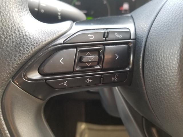 ヤリス ハイブリッドＸ　衝突軽減　レーンキープ　障害物センサー　アダプティブクルーズ　ナビ　Ｂｌｕｅｔｏｏｔｈオーディオ　ＥＴＣ　キーレス　禁煙車　ＡＢＳ　オートハイビーム　オートライト　電格ミラー　運転席エアバッグ（33枚目）