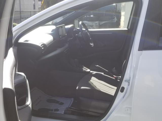 ヤリス ハイブリッドＸ　衝突軽減　レーンキープ　障害物センサー　アダプティブクルーズ　ナビ　Ｂｌｕｅｔｏｏｔｈオーディオ　ＥＴＣ　キーレス　禁煙車　ＡＢＳ　オートハイビーム　オートライト　電格ミラー　運転席エアバッグ（41枚目）