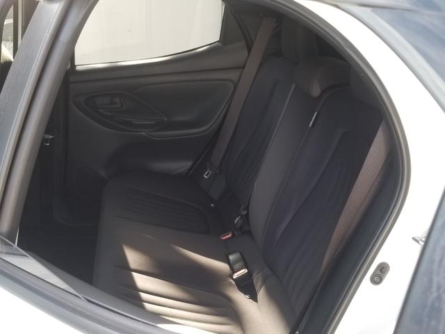 ヤリス ハイブリッドＸ　衝突軽減　レーンキープ　障害物センサー　アダプティブクルーズ　ナビ　Ｂｌｕｅｔｏｏｔｈオーディオ　ＥＴＣ　キーレス　禁煙車　ＡＢＳ　オートハイビーム　オートライト　電格ミラー　運転席エアバッグ（44枚目）