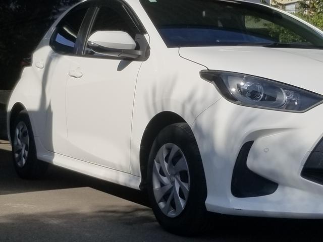 ヤリス ハイブリッドＸ　衝突軽減　レーンキープ　障害物センサー　アダプティブクルーズ　ナビ　Ｂｌｕｅｔｏｏｔｈオーディオ　ＥＴＣ　キーレス　禁煙車　ＡＢＳ　オートハイビーム　オートライト　電格ミラー　運転席エアバッグ（49枚目）