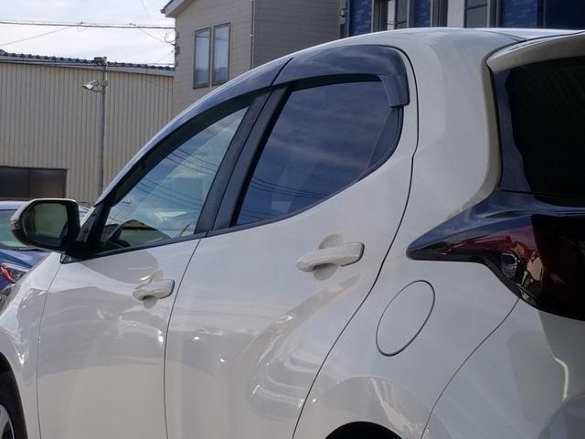 ヤリス ハイブリッドＸ　衝突軽減　レーンキープ　障害物センサー　アダプティブクルーズ　ナビ　Ｂｌｕｅｔｏｏｔｈオーディオ　ＥＴＣ　キーレス　禁煙車　ＡＢＳ　オートハイビーム　オートライト　電格ミラー　運転席エアバッグ（52枚目）