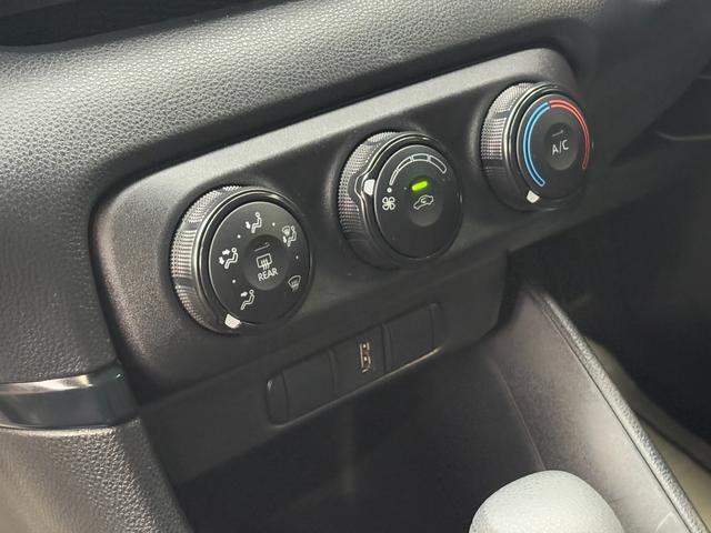 ヤリス Ｘ　衝突軽減　レーンキープ　ナビ　Ｂｌｕｅｔｏｏｔｈオーディオ　ＥＴＣ　スマキー　禁煙車　ＡＢＳ　オートハイビーム　オートライト　電格ミラー　運転席エアバッグ　助手席エアバッグ　サイドエアバッグ　エアコン（7枚目）