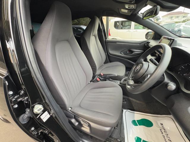 ヤリス Ｘ　衝突軽減　レーンキープ　ナビ　Ｂｌｕｅｔｏｏｔｈオーディオ　ＥＴＣ　スマキー　禁煙車　ＡＢＳ　オートハイビーム　オートライト　電格ミラー　運転席エアバッグ　助手席エアバッグ　サイドエアバッグ　エアコン（9枚目）