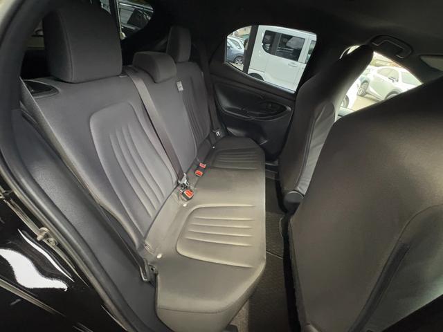 ヤリス Ｘ　衝突軽減　レーンキープ　ナビ　Ｂｌｕｅｔｏｏｔｈオーディオ　ＥＴＣ　スマキー　禁煙車　ＡＢＳ　オートハイビーム　オートライト　電格ミラー　運転席エアバッグ　助手席エアバッグ　サイドエアバッグ　エアコン（10枚目）