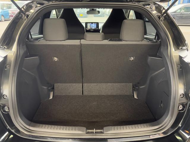 ヤリス Ｘ　衝突軽減　レーンキープ　ナビ　Ｂｌｕｅｔｏｏｔｈオーディオ　ＥＴＣ　スマキー　禁煙車　ＡＢＳ　オートハイビーム　オートライト　電格ミラー　運転席エアバッグ　助手席エアバッグ　サイドエアバッグ　エアコン（11枚目）