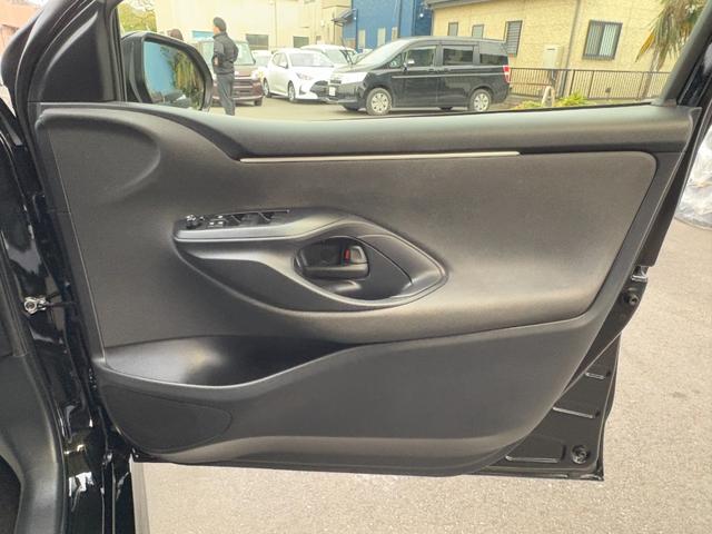 ヤリス Ｘ　衝突軽減　レーンキープ　ナビ　Ｂｌｕｅｔｏｏｔｈオーディオ　ＥＴＣ　スマキー　禁煙車　ＡＢＳ　オートハイビーム　オートライト　電格ミラー　運転席エアバッグ　助手席エアバッグ　サイドエアバッグ　エアコン（12枚目）