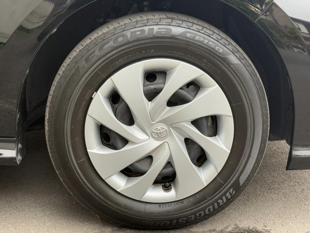 ヤリス Ｘ　衝突軽減　レーンキープ　ナビ　Ｂｌｕｅｔｏｏｔｈオーディオ　ＥＴＣ　スマキー　禁煙車　ＡＢＳ　オートハイビーム　オートライト　電格ミラー　運転席エアバッグ　助手席エアバッグ　サイドエアバッグ　エアコン（13枚目）