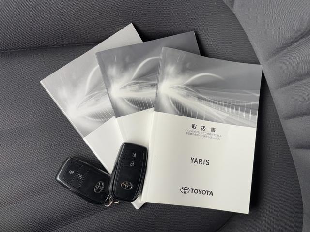 ヤリス Ｘ　衝突軽減　レーンキープ　ナビ　Ｂｌｕｅｔｏｏｔｈオーディオ　ＥＴＣ　スマキー　禁煙車　ＡＢＳ　オートハイビーム　オートライト　電格ミラー　運転席エアバッグ　助手席エアバッグ　サイドエアバッグ　エアコン（17枚目）