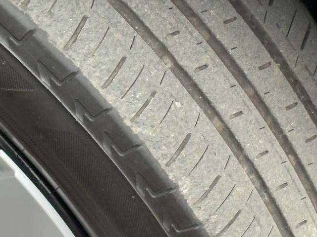 ヤリス Ｘ　衝突軽減　レーンキープ　ナビ　Ｂｌｕｅｔｏｏｔｈオーディオ　ＥＴＣ　スマキー　禁煙車　ＡＢＳ　オートハイビーム　オートライト　電格ミラー　運転席エアバッグ　助手席エアバッグ　サイドエアバッグ　エアコン（20枚目）