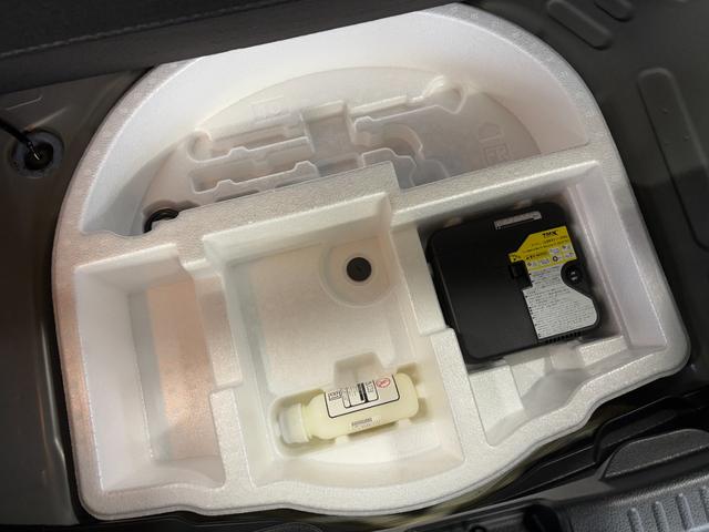 ヤリス Ｘ　衝突軽減　レーンキープ　ナビ　Ｂｌｕｅｔｏｏｔｈオーディオ　ＥＴＣ　スマキー　禁煙車　ＡＢＳ　オートハイビーム　オートライト　電格ミラー　運転席エアバッグ　助手席エアバッグ　サイドエアバッグ　エアコン（28枚目）