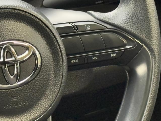 ヤリス Ｘ　衝突軽減　レーンキープ　ナビ　Ｂｌｕｅｔｏｏｔｈオーディオ　ＥＴＣ　スマキー　禁煙車　ＡＢＳ　オートハイビーム　オートライト　電格ミラー　運転席エアバッグ　助手席エアバッグ　サイドエアバッグ　エアコン（31枚目）