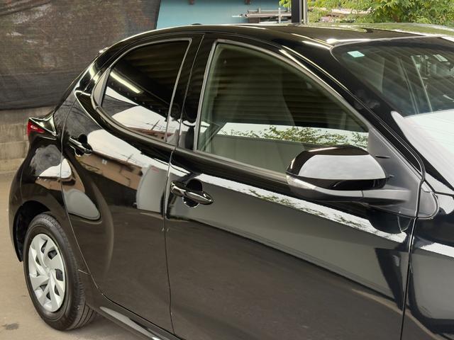 ヤリス Ｘ　衝突軽減　レーンキープ　ナビ　Ｂｌｕｅｔｏｏｔｈオーディオ　ＥＴＣ　スマキー　禁煙車　ＡＢＳ　オートハイビーム　オートライト　電格ミラー　運転席エアバッグ　助手席エアバッグ　サイドエアバッグ　エアコン（45枚目）