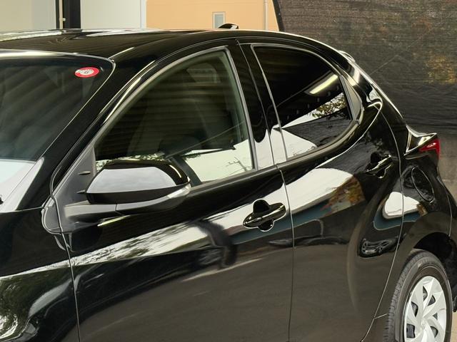 ヤリス Ｘ　衝突軽減　レーンキープ　ナビ　Ｂｌｕｅｔｏｏｔｈオーディオ　ＥＴＣ　スマキー　禁煙車　ＡＢＳ　オートハイビーム　オートライト　電格ミラー　運転席エアバッグ　助手席エアバッグ　サイドエアバッグ　エアコン（46枚目）