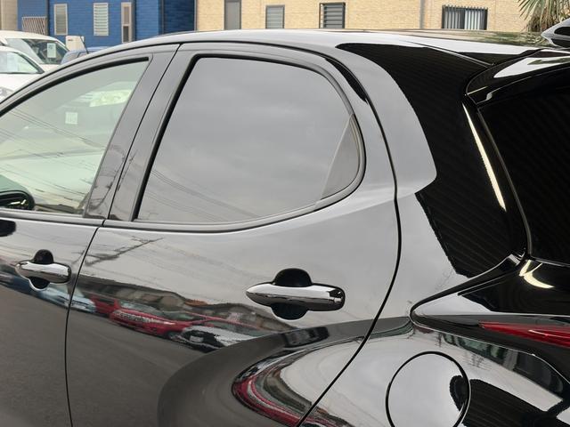 ヤリス Ｘ　衝突軽減　レーンキープ　ナビ　Ｂｌｕｅｔｏｏｔｈオーディオ　ＥＴＣ　スマキー　禁煙車　ＡＢＳ　オートハイビーム　オートライト　電格ミラー　運転席エアバッグ　助手席エアバッグ　サイドエアバッグ　エアコン（47枚目）
