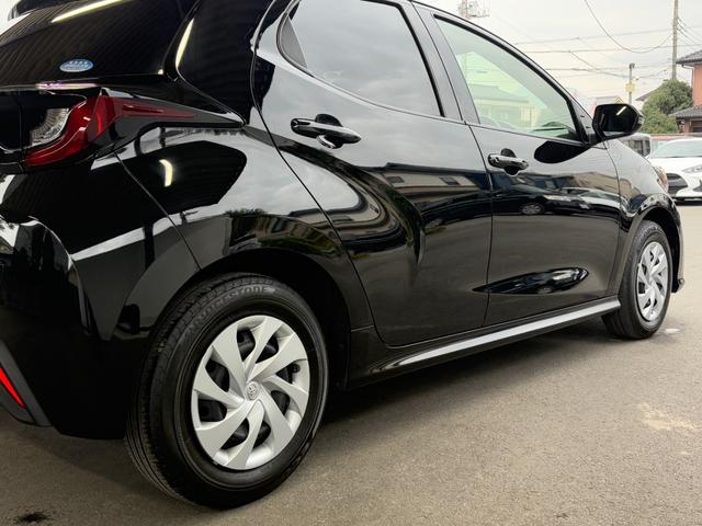 ヤリス Ｘ　衝突軽減　レーンキープ　ナビ　Ｂｌｕｅｔｏｏｔｈオーディオ　ＥＴＣ　スマキー　禁煙車　ＡＢＳ　オートハイビーム　オートライト　電格ミラー　運転席エアバッグ　助手席エアバッグ　サイドエアバッグ　エアコン（50枚目）